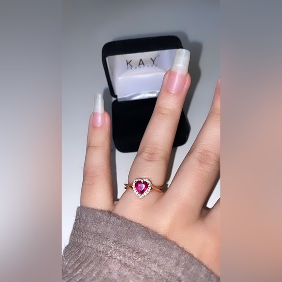 Heart shaped Ruby ring with rose gold and diamond - Picture 2 of 7